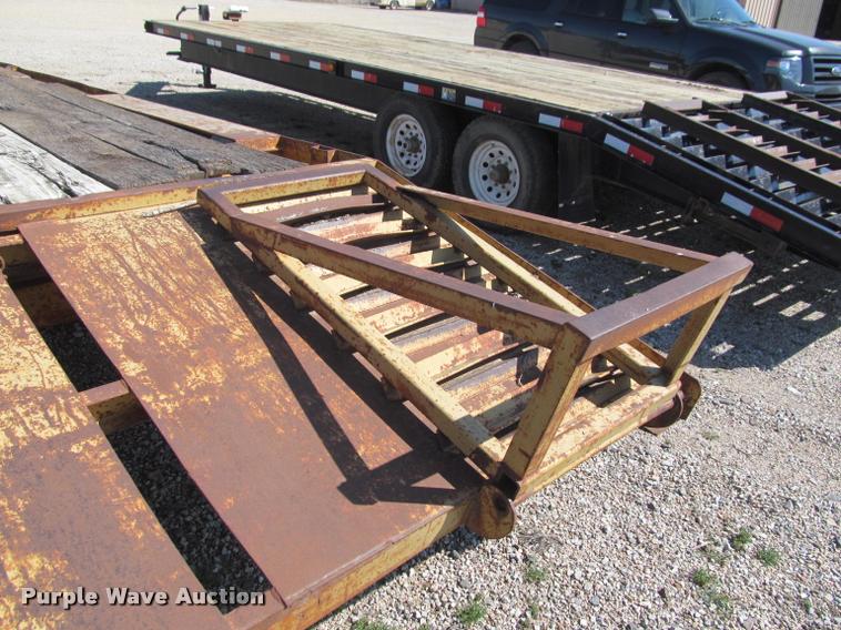 image for item K4918 1976 Hercules equipment trailer