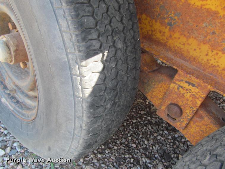 image for item K4918 1976 Hercules equipment trailer