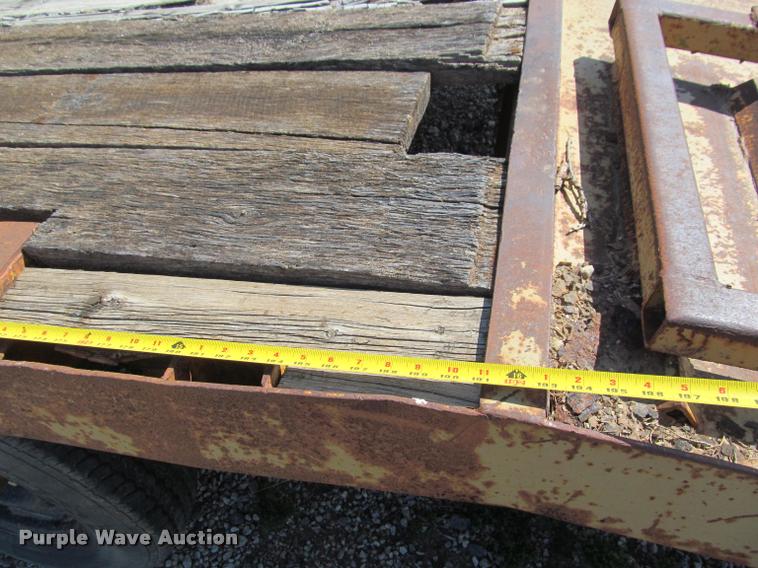 image for item K4918 1976 Hercules equipment trailer