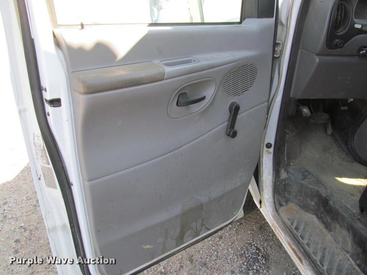 image for item K4924 1998 Ford Econoline E350 box truck