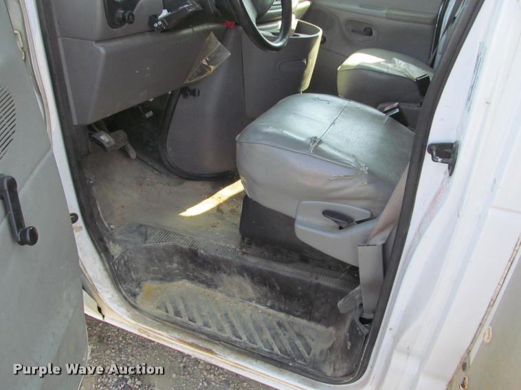 image for item K4924 1998 Ford Econoline E350 box truck