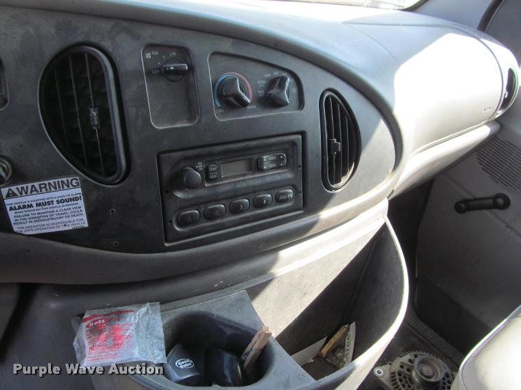 image for item K4924 1998 Ford Econoline E350 box truck