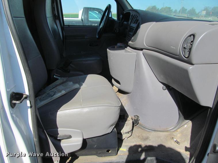image for item K4924 1998 Ford Econoline E350 box truck
