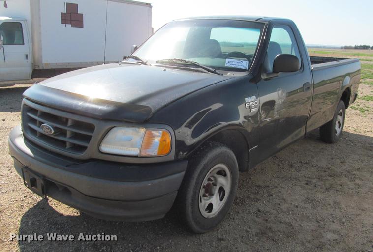 image for item K4925 2003 Ford F150 XL pickup truck