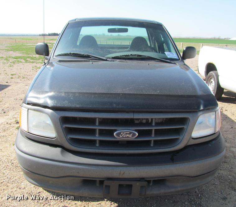 image for item K4925 2003 Ford F150 XL pickup truck