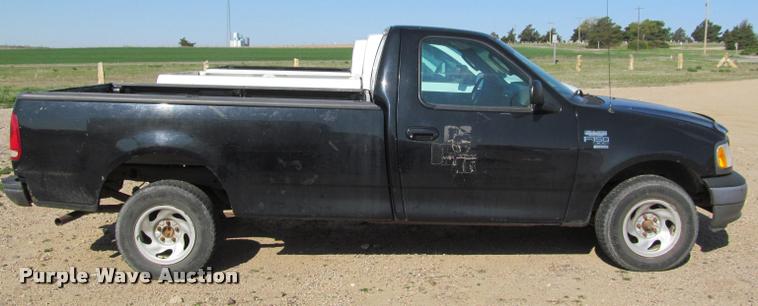 image for item K4925 2003 Ford F150 XL pickup truck