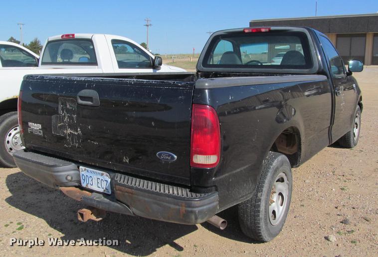 image for item K4925 2003 Ford F150 XL pickup truck