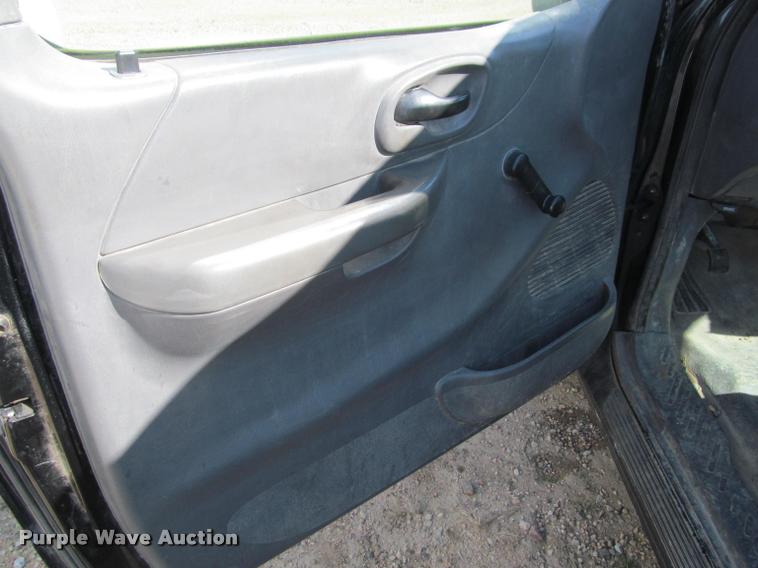 image for item K4925 2003 Ford F150 XL pickup truck