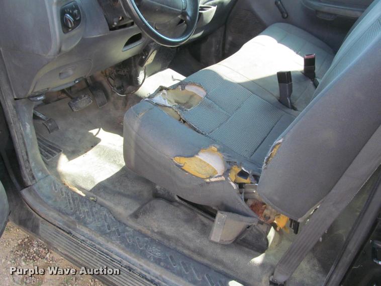 image for item K4925 2003 Ford F150 XL pickup truck