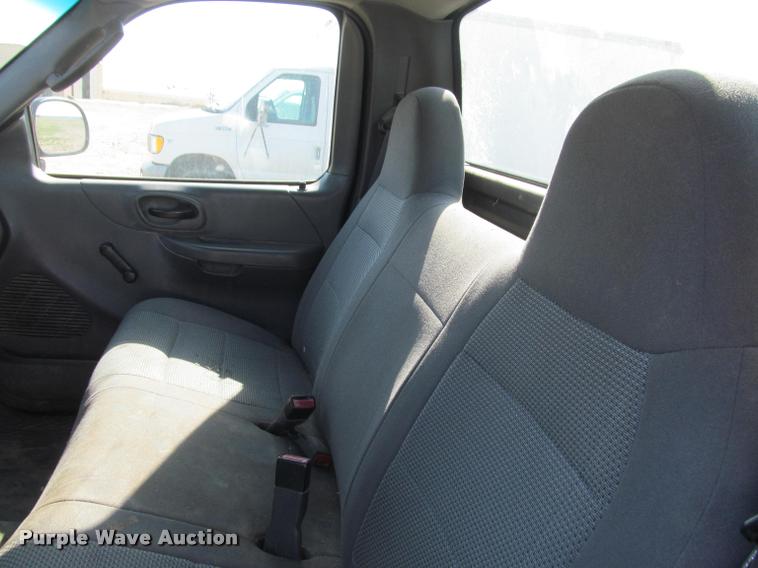 image for item K4925 2003 Ford F150 XL pickup truck