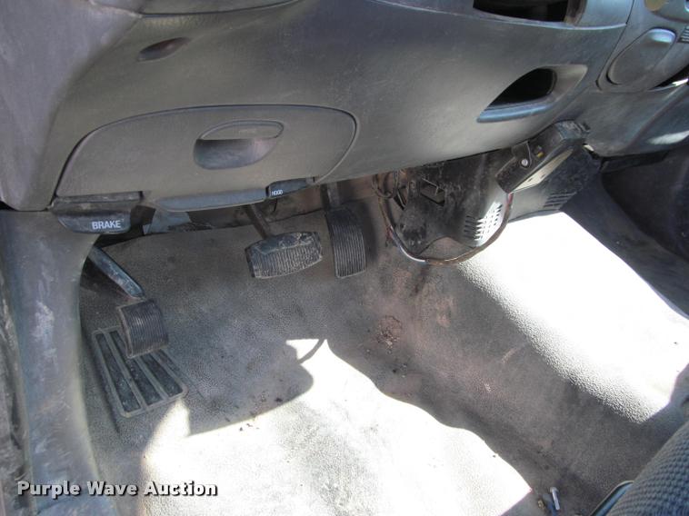 image for item K4925 2003 Ford F150 XL pickup truck