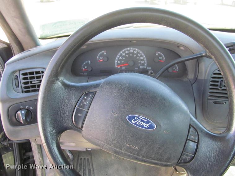 image for item K4925 2003 Ford F150 XL pickup truck