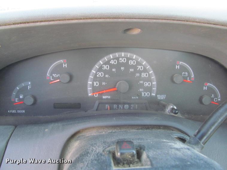 image for item K4925 2003 Ford F150 XL pickup truck