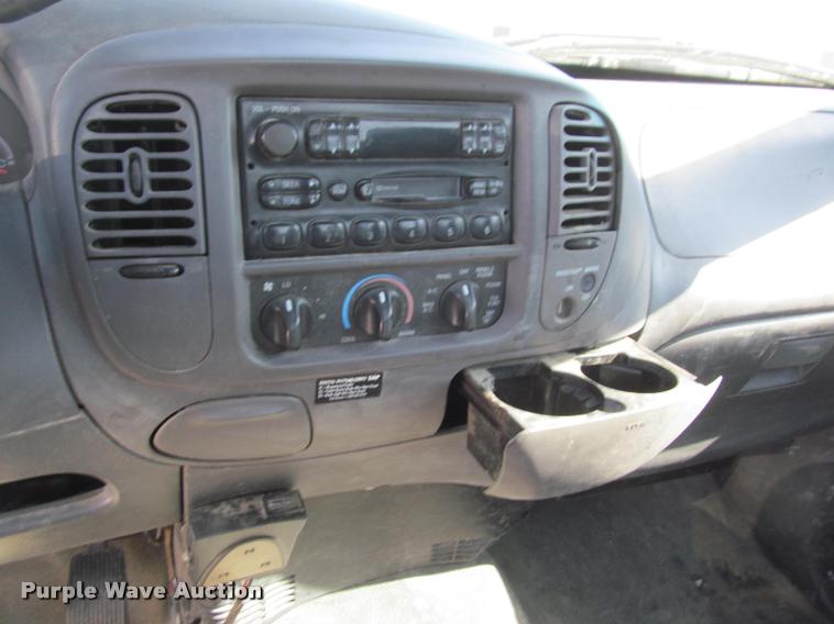 image for item K4925 2003 Ford F150 XL pickup truck