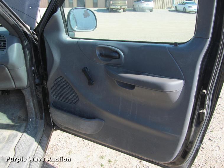 image for item K4925 2003 Ford F150 XL pickup truck