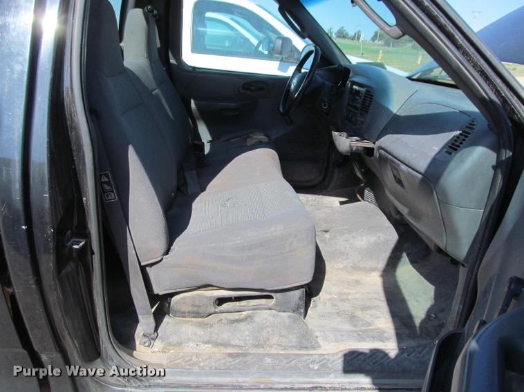 image for item K4925 2003 Ford F150 XL pickup truck