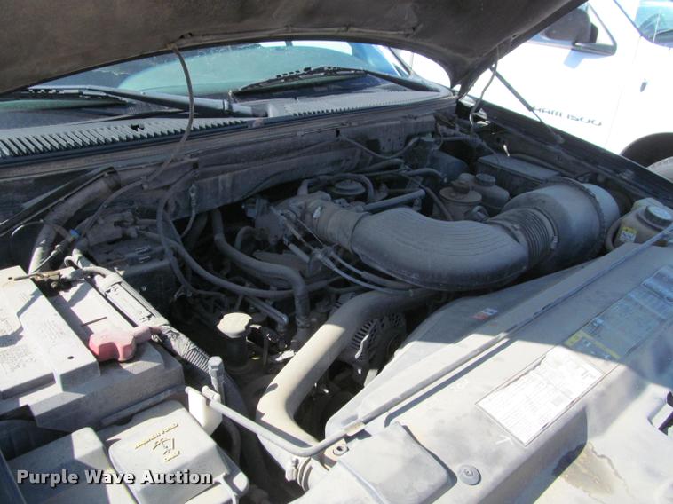 image for item K4925 2003 Ford F150 XL pickup truck