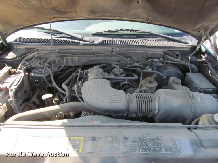 image for item K4925 2003 Ford F150 XL pickup truck