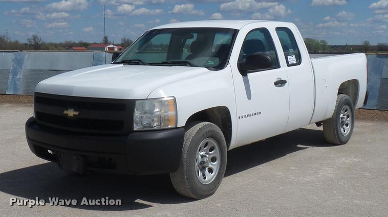 image for item L4682 2008 Chevrolet Silverado 1500 Ext. Cab pickup truck