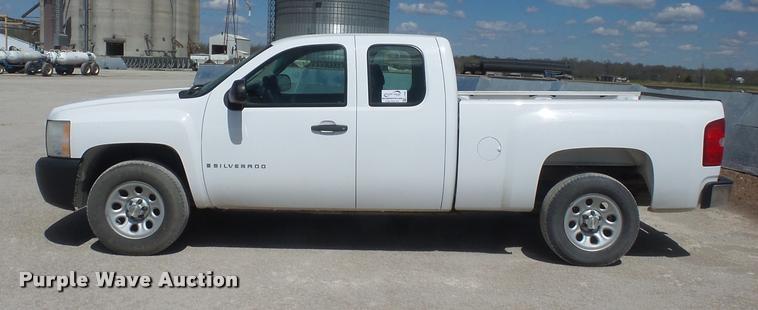 image for item L4682 2008 Chevrolet Silverado 1500 Ext. Cab pickup truck