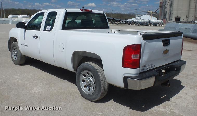 image for item L4682 2008 Chevrolet Silverado 1500 Ext. Cab pickup truck