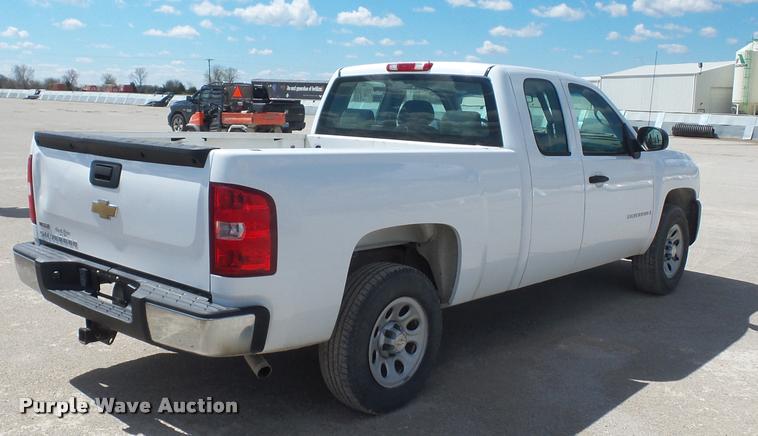 image for item L4682 2008 Chevrolet Silverado 1500 Ext. Cab pickup truck