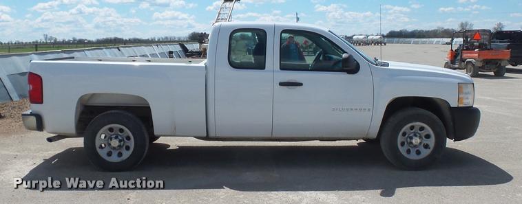 image for item L4682 2008 Chevrolet Silverado 1500 Ext. Cab pickup truck