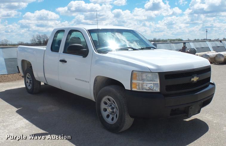 image for item L4682 2008 Chevrolet Silverado 1500 Ext. Cab pickup truck