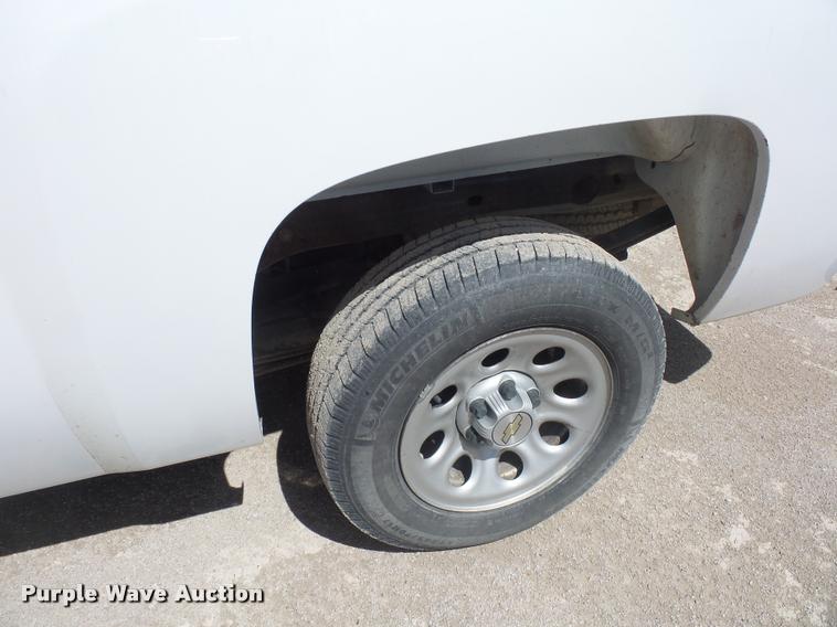 image for item L4682 2008 Chevrolet Silverado 1500 Ext. Cab pickup truck