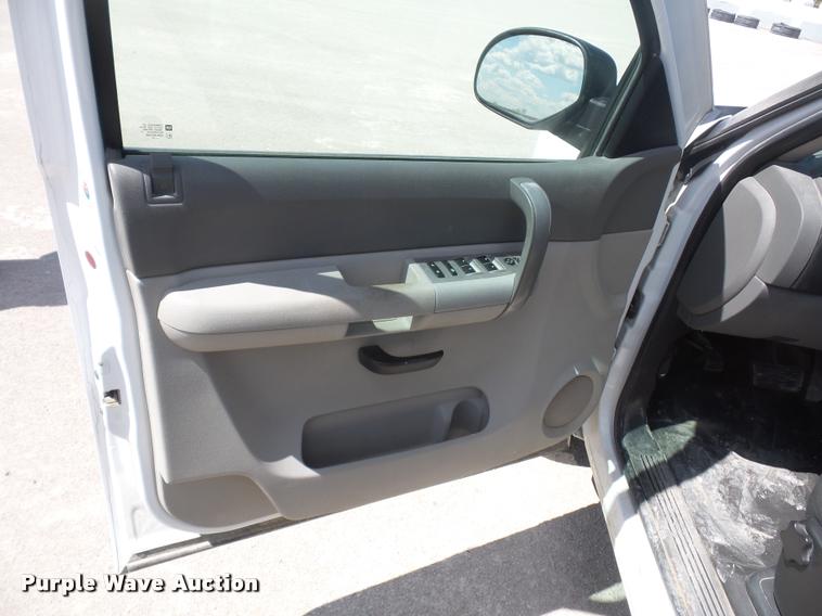 image for item L4682 2008 Chevrolet Silverado 1500 Ext. Cab pickup truck