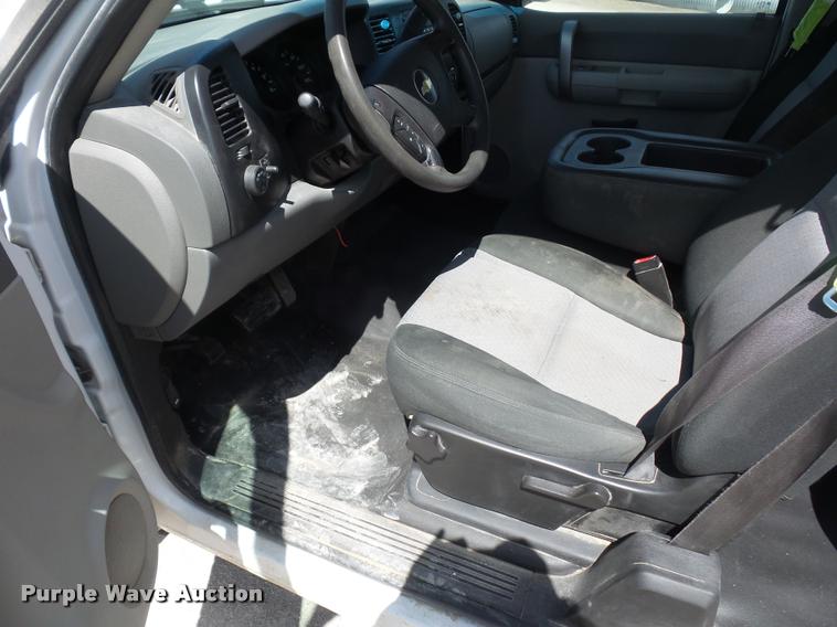 image for item L4682 2008 Chevrolet Silverado 1500 Ext. Cab pickup truck