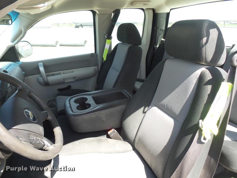 image for item L4682 2008 Chevrolet Silverado 1500 Ext. Cab pickup truck