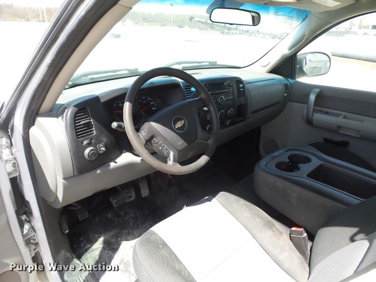 image for item L4682 2008 Chevrolet Silverado 1500 Ext. Cab pickup truck