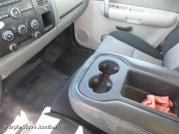 image for item L4682 2008 Chevrolet Silverado 1500 Ext. Cab pickup truck