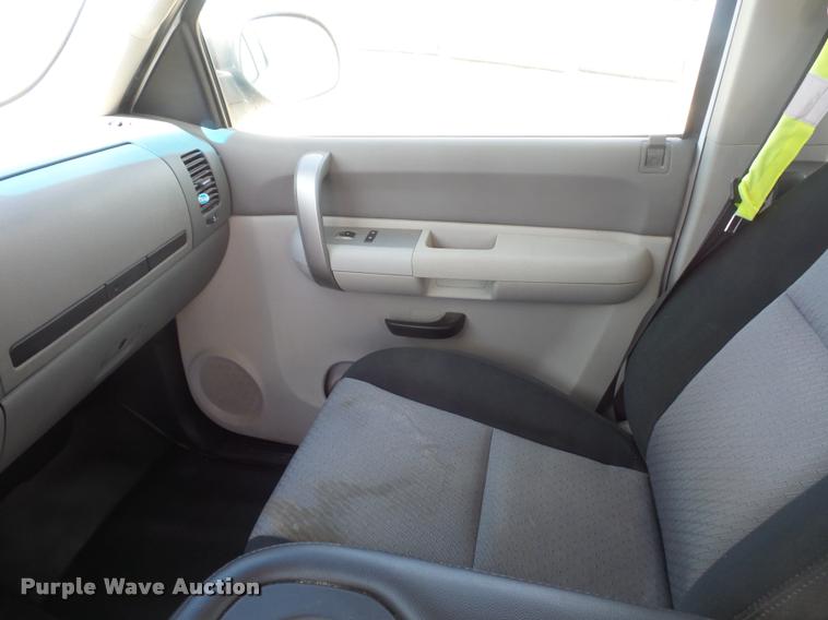 image for item L4682 2008 Chevrolet Silverado 1500 Ext. Cab pickup truck