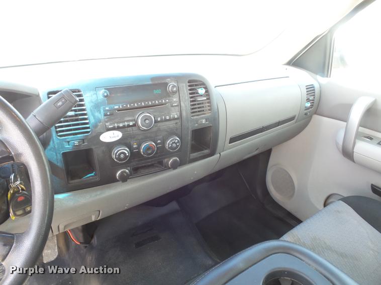 image for item L4682 2008 Chevrolet Silverado 1500 Ext. Cab pickup truck