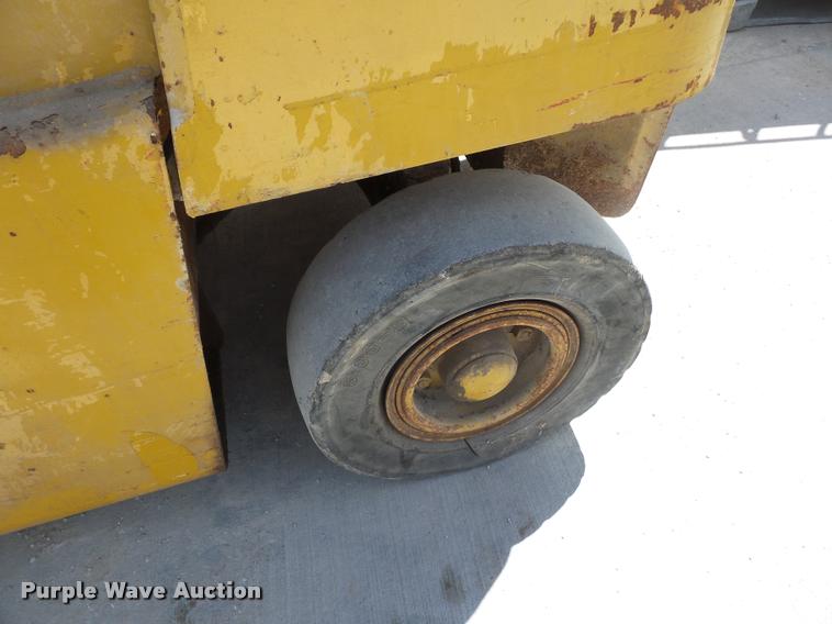 image for item L4695 Hyster forklift