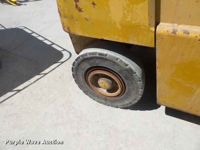 image for item L4695 Hyster forklift