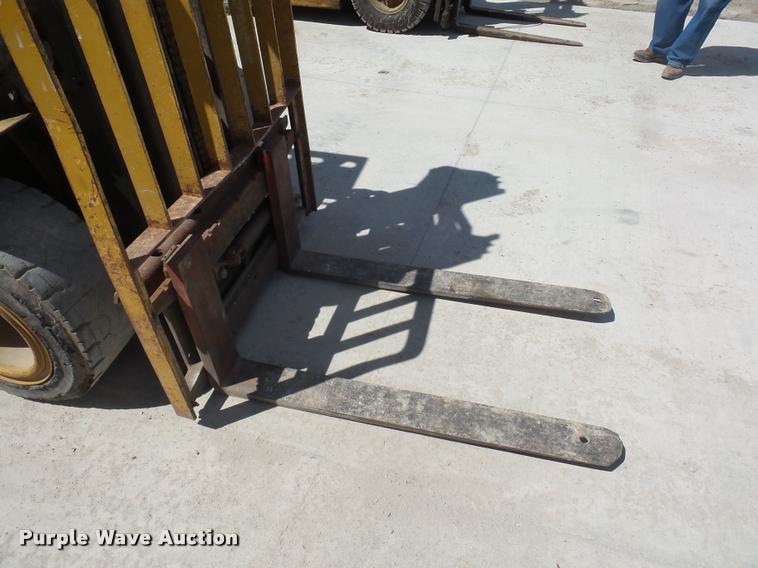 image for item L4695 Hyster forklift