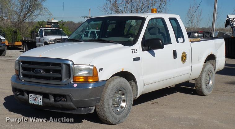 image for item L4699 2001 Ford F250 Super Duty SuperCab pickup truck