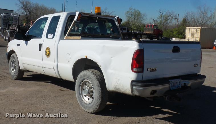 image for item L4699 2001 Ford F250 Super Duty SuperCab pickup truck