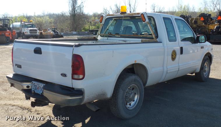 image for item L4699 2001 Ford F250 Super Duty SuperCab pickup truck