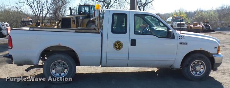 image for item L4699 2001 Ford F250 Super Duty SuperCab pickup truck