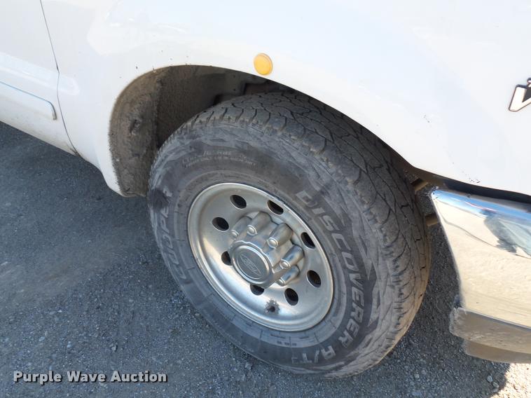 image for item L4699 2001 Ford F250 Super Duty SuperCab pickup truck