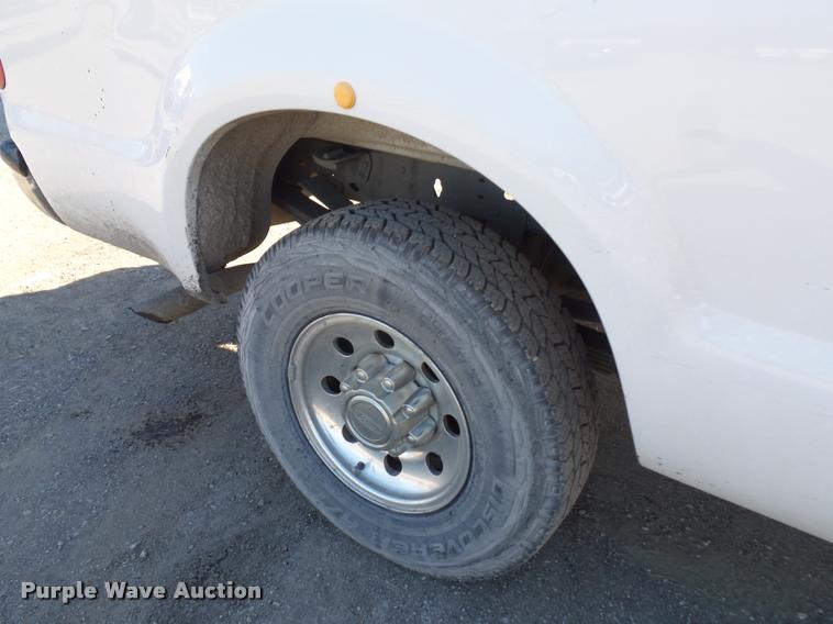 image for item L4699 2001 Ford F250 Super Duty SuperCab pickup truck