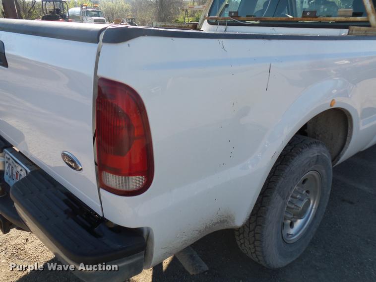 image for item L4699 2001 Ford F250 Super Duty SuperCab pickup truck