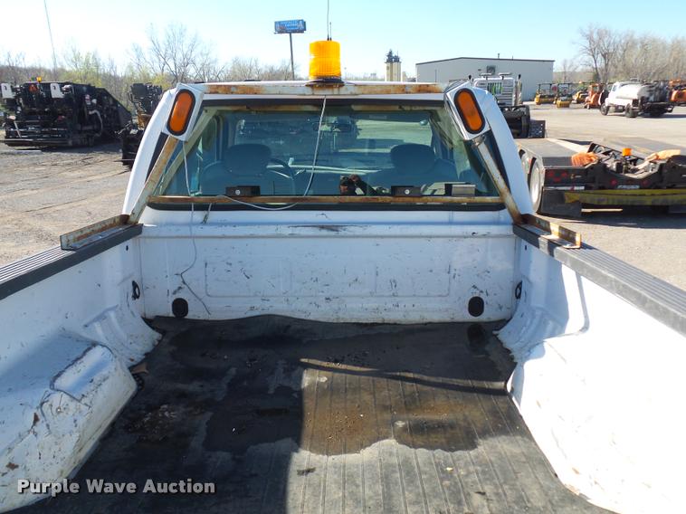 image for item L4699 2001 Ford F250 Super Duty SuperCab pickup truck