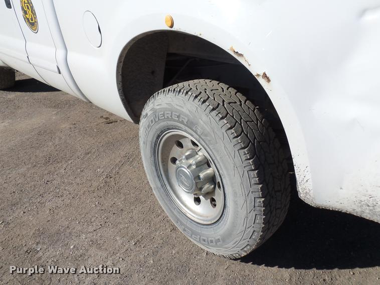 image for item L4699 2001 Ford F250 Super Duty SuperCab pickup truck