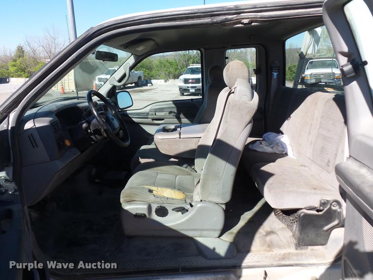 image for item L4699 2001 Ford F250 Super Duty SuperCab pickup truck