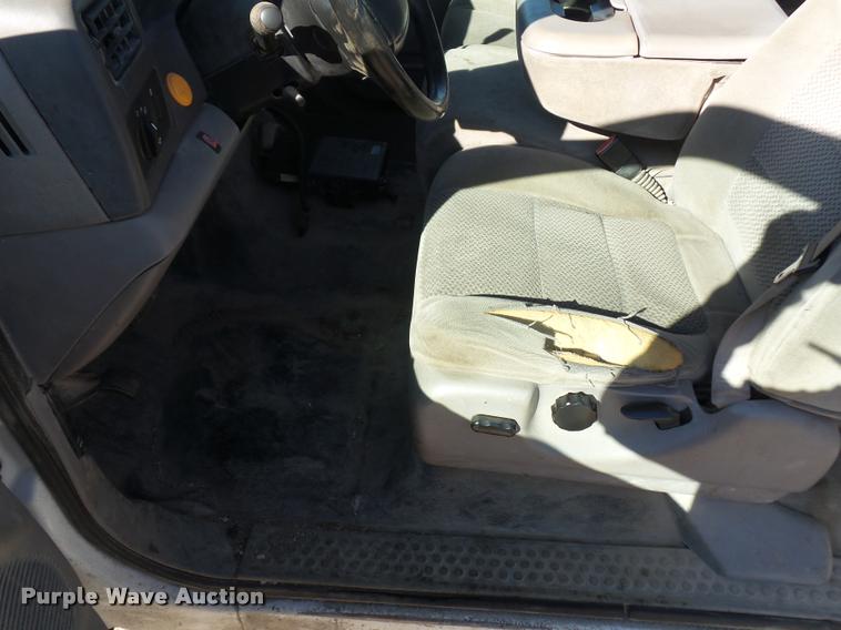 image for item L4699 2001 Ford F250 Super Duty SuperCab pickup truck